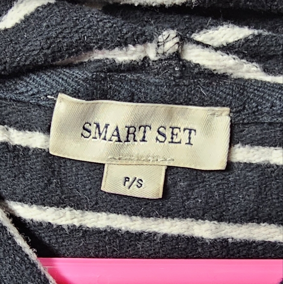 Ladies striped pullover cowl next shirt - Picture 3 of 3